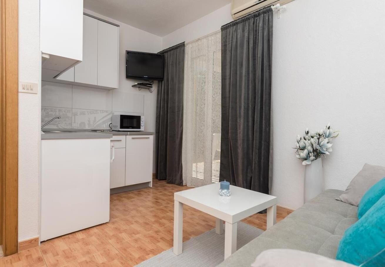 Apartments Ivi - 100 M From Pebble Beach Drasnice Exterior foto